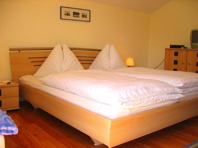 Ferienwohnungen Huber Weyregg Room photo
